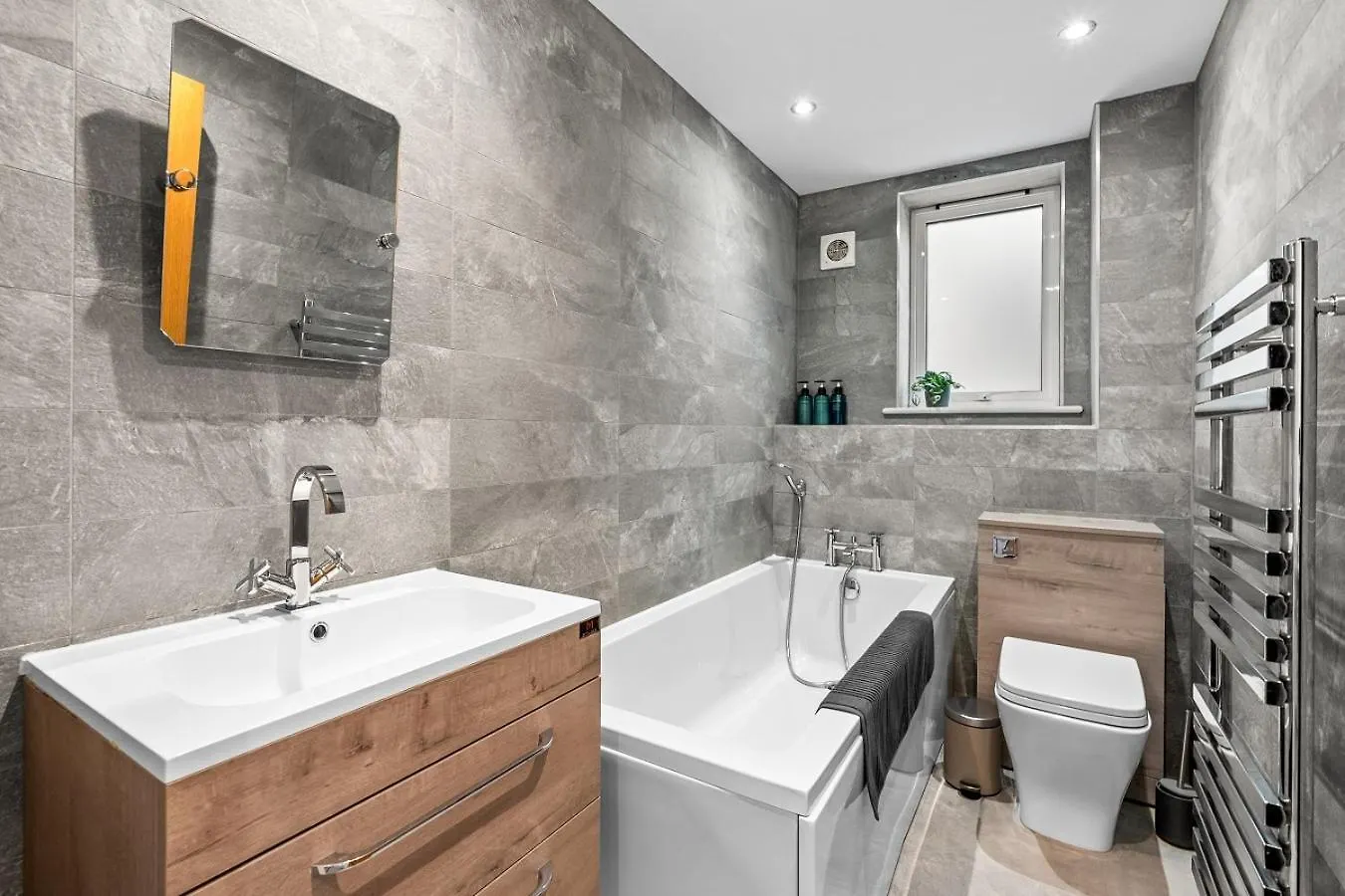 Flat Near Beach, Hospital & Brighton College F2