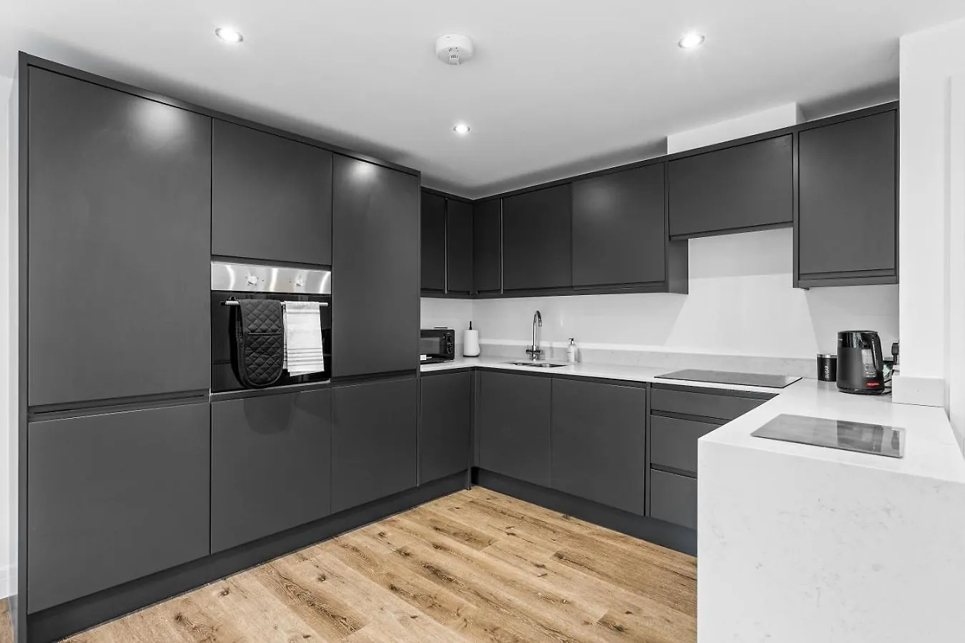 Flat Near Beach, Hospital & Brighton College F2 0*,  United Kingdom