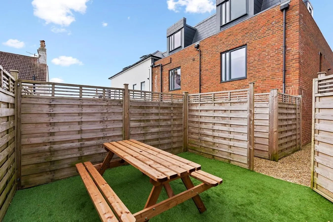 Flat Near Beach, Hospital & Brighton College F2
