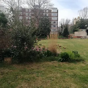  Apartment 3 One Bed Quiet Garden Flat In With Free Onsite Parking - 5 Min Walk To - 10 Min To