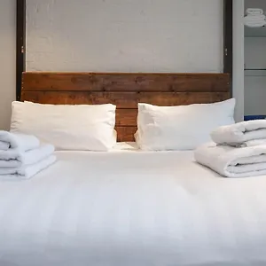 Inn Host & - Grafton Copper, Brighton